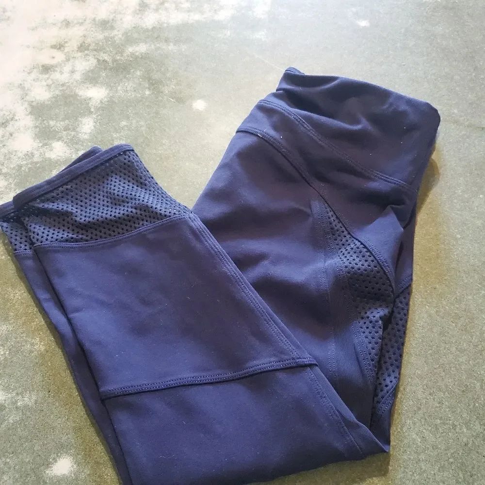 Uniquely Lorna Jane mesh blue capri leggings sz small